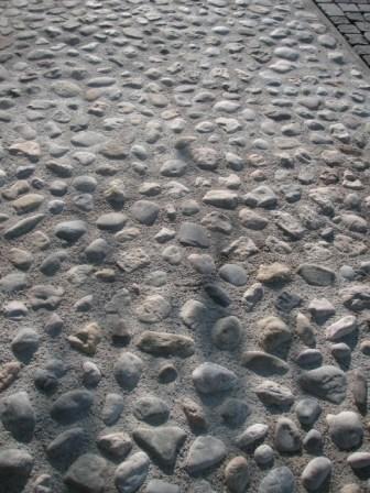 Bahsteine in Beton verlegt u.verfugt